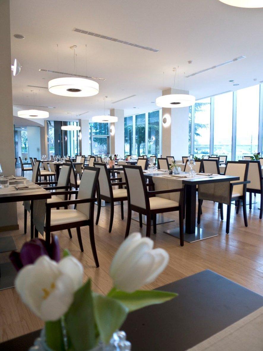 Best Western Plus The Hub Hotel Milan Restoran foto