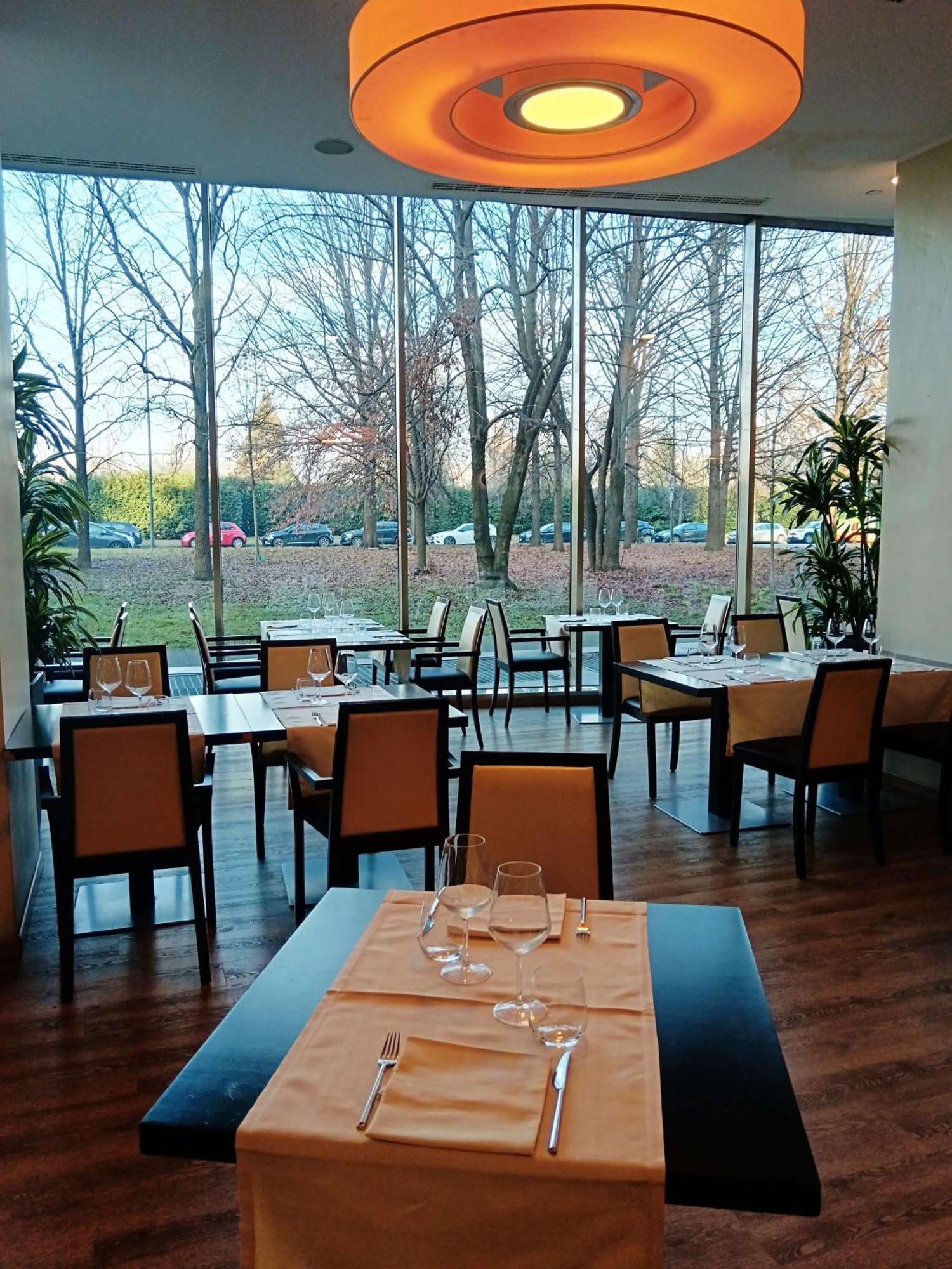 Best Western Plus The Hub Hotel Milan Bagian luar foto