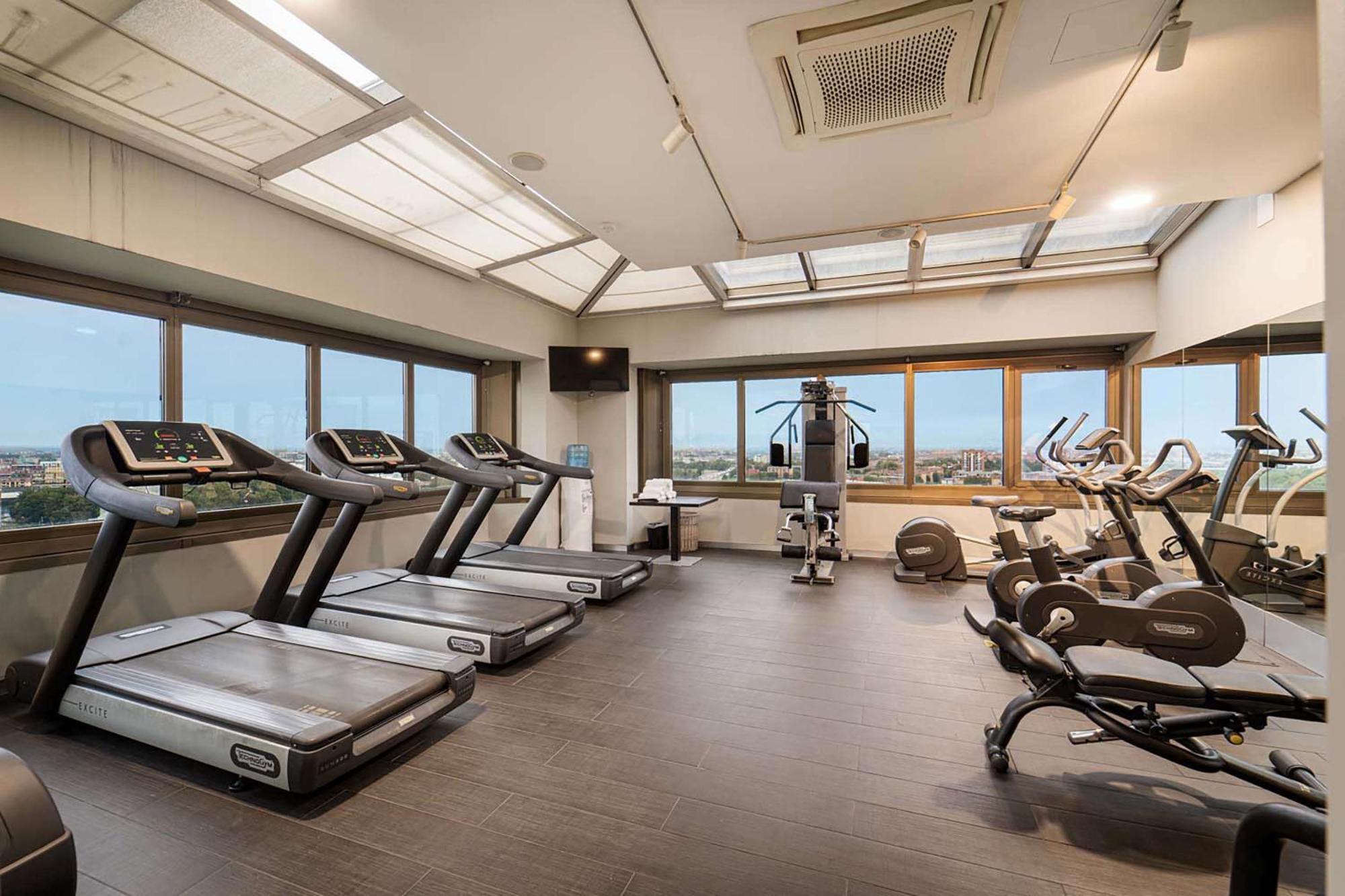 Best Western Plus The Hub Hotel Milan Bagian luar foto